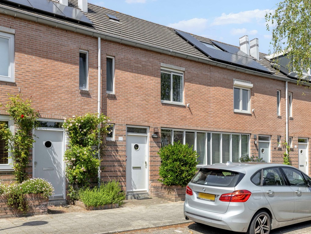 Tussenwoning te koop: Amerongseberg 33, Utrecht