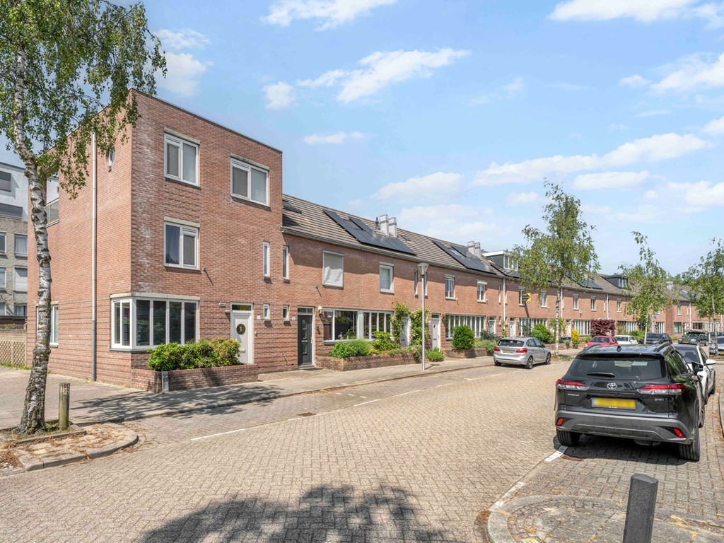 Tussenwoning te koop: Amerongseberg 33, Utrecht