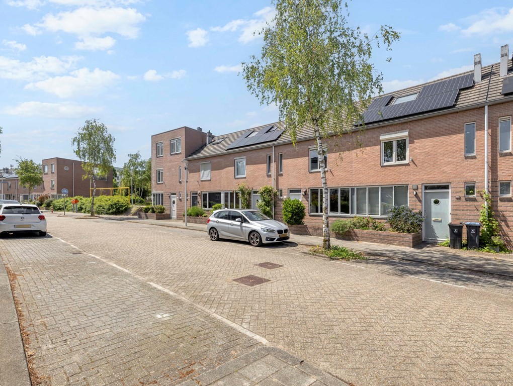 Tussenwoning te koop: Amerongseberg 33, Utrecht