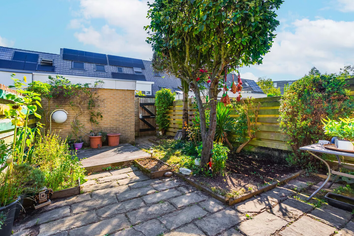 Tussenwoning te koop: Bertha von Suttnerlaan 13, Utrecht