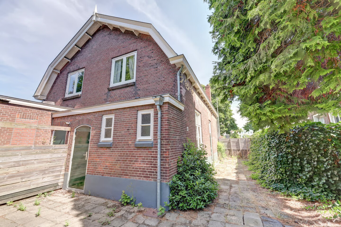 Twee-onder-één-kap te koop: Kanaalweg 81, Utrecht