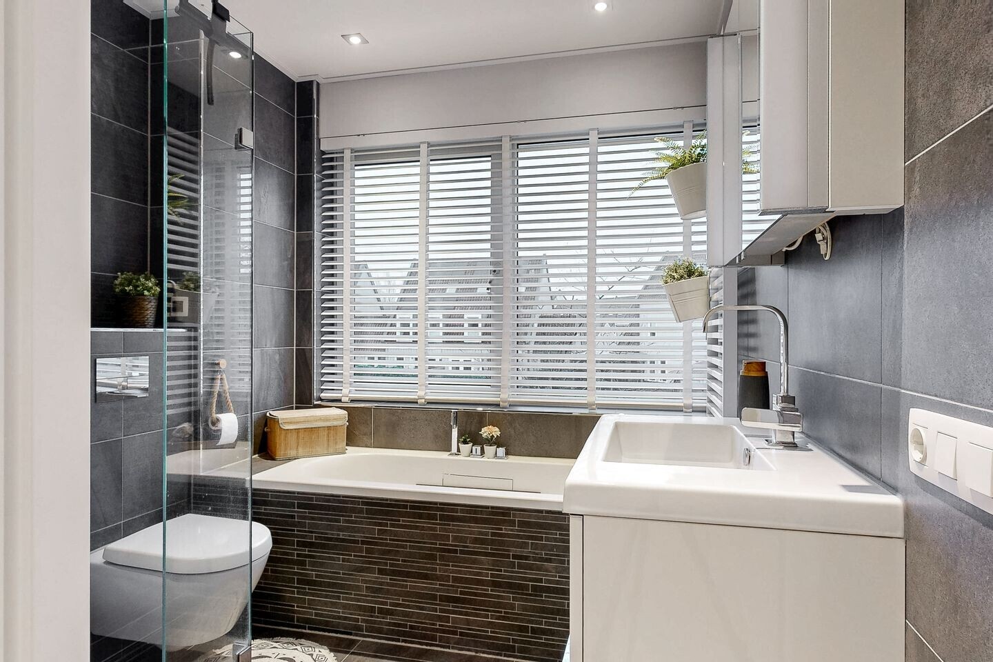 Tussenwoning te koop: Vuurvlindersingel 573, Utrecht