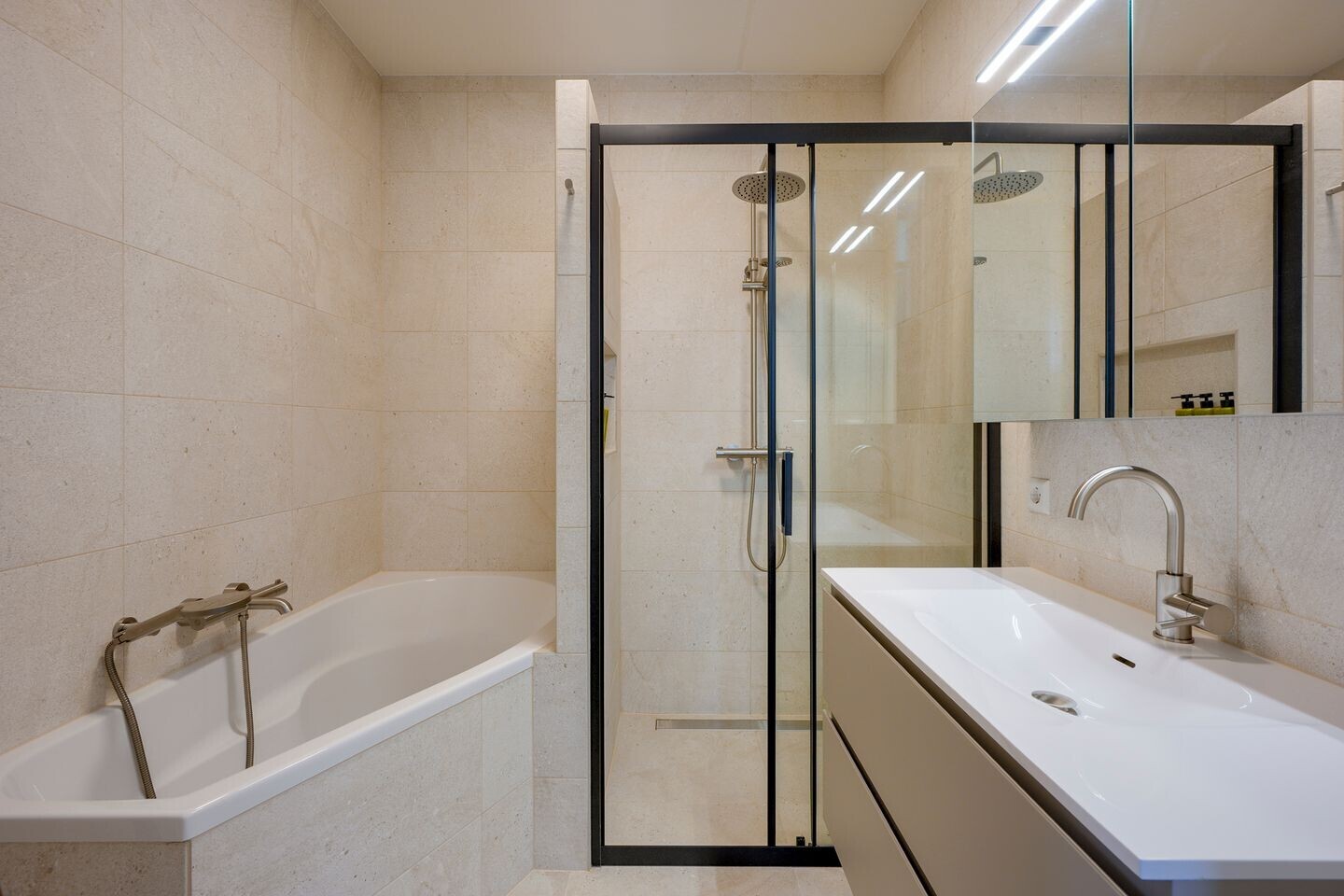 Appartement te koop: Luzernevlinder 122, Utrecht