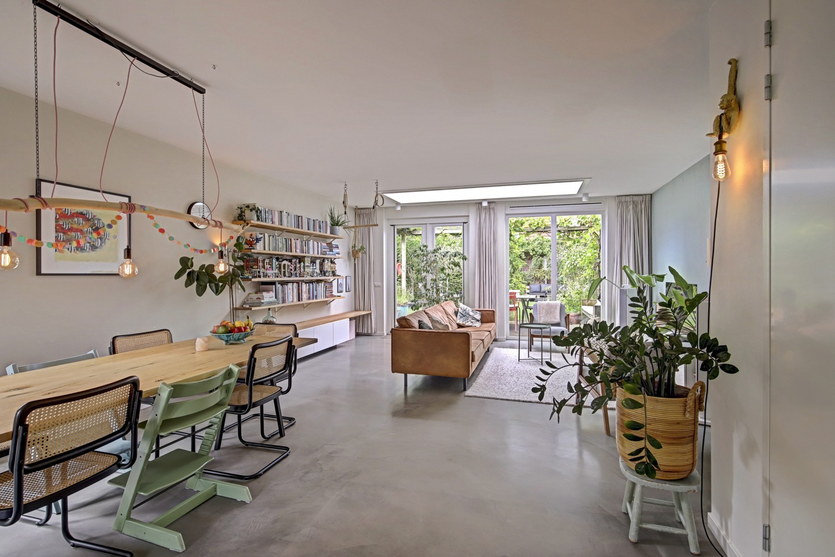 Twee-onder-één-kap te koop: Damraklaan 2, Utrecht