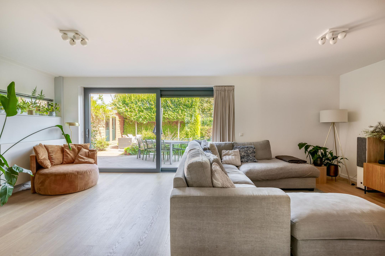 Twee-onder-één-kap te koop: Akkrumerraklaan 102, Utrecht