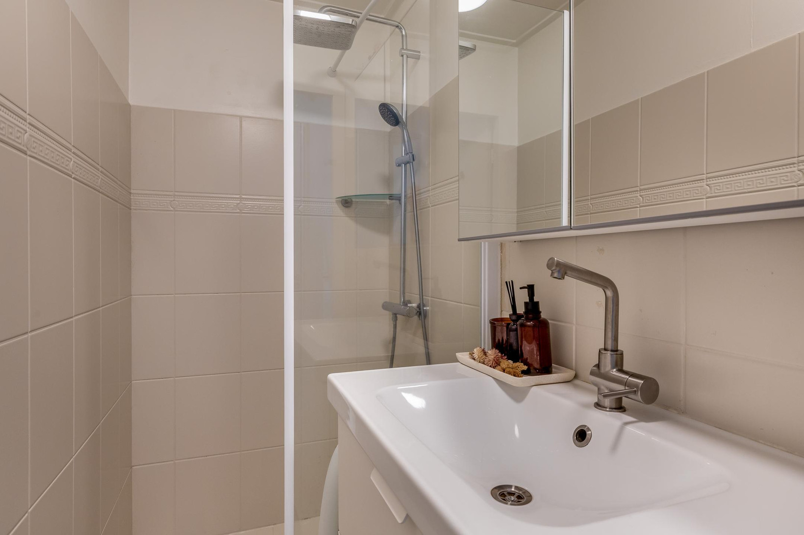 Tussenwoning te koop: Asterstraat 27, Utrecht