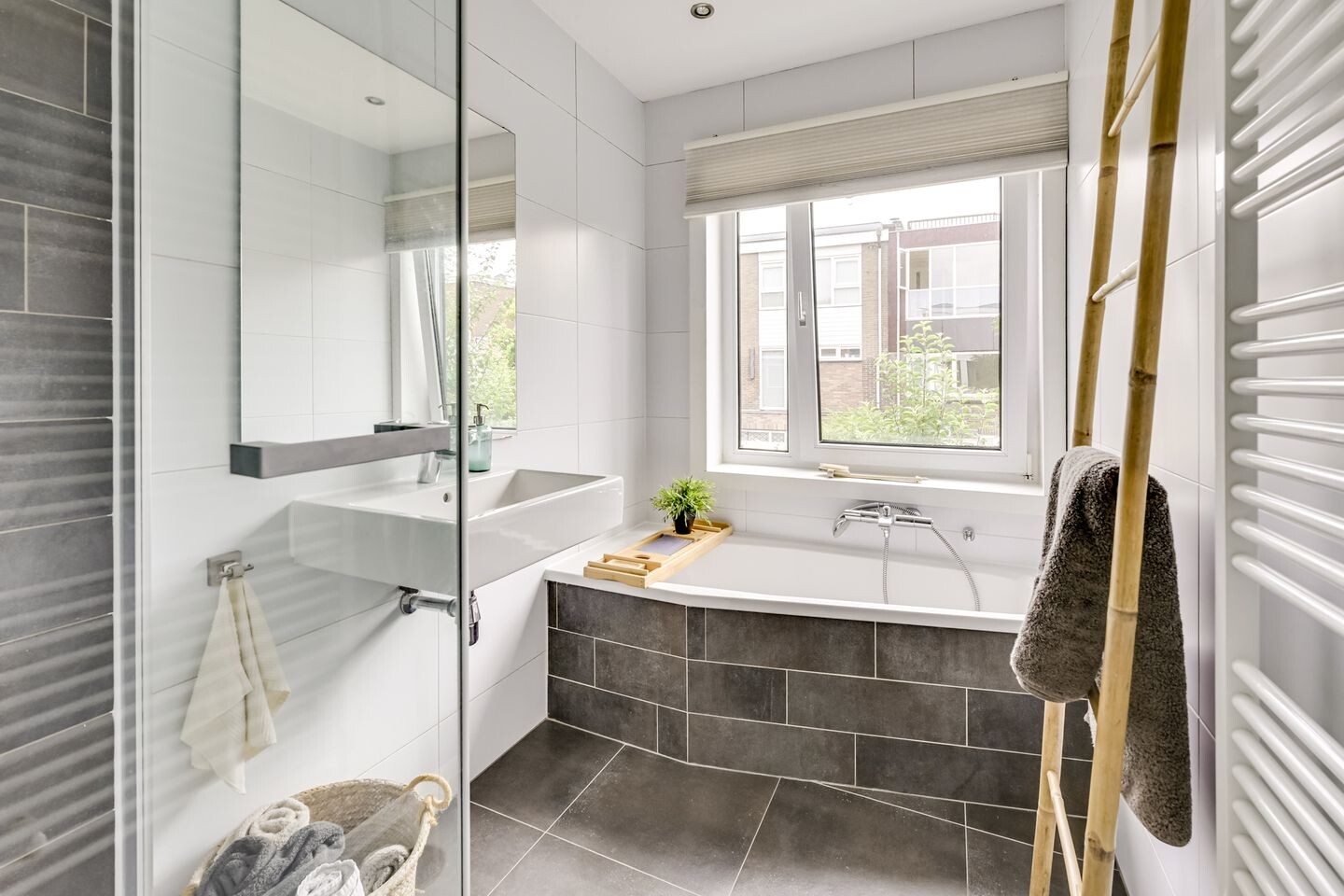 Tussenwoning te koop: Herman Modedstraat 25, Utrecht