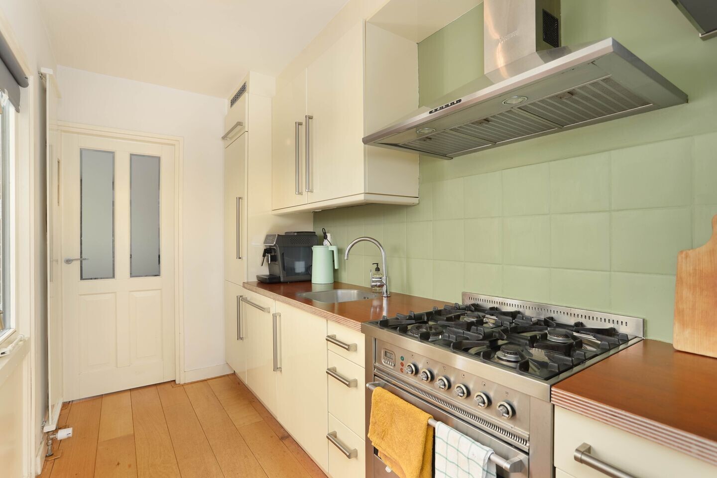 Tussenwoning te koop: Johannes Uitenbogaertstraat 24, Utrecht