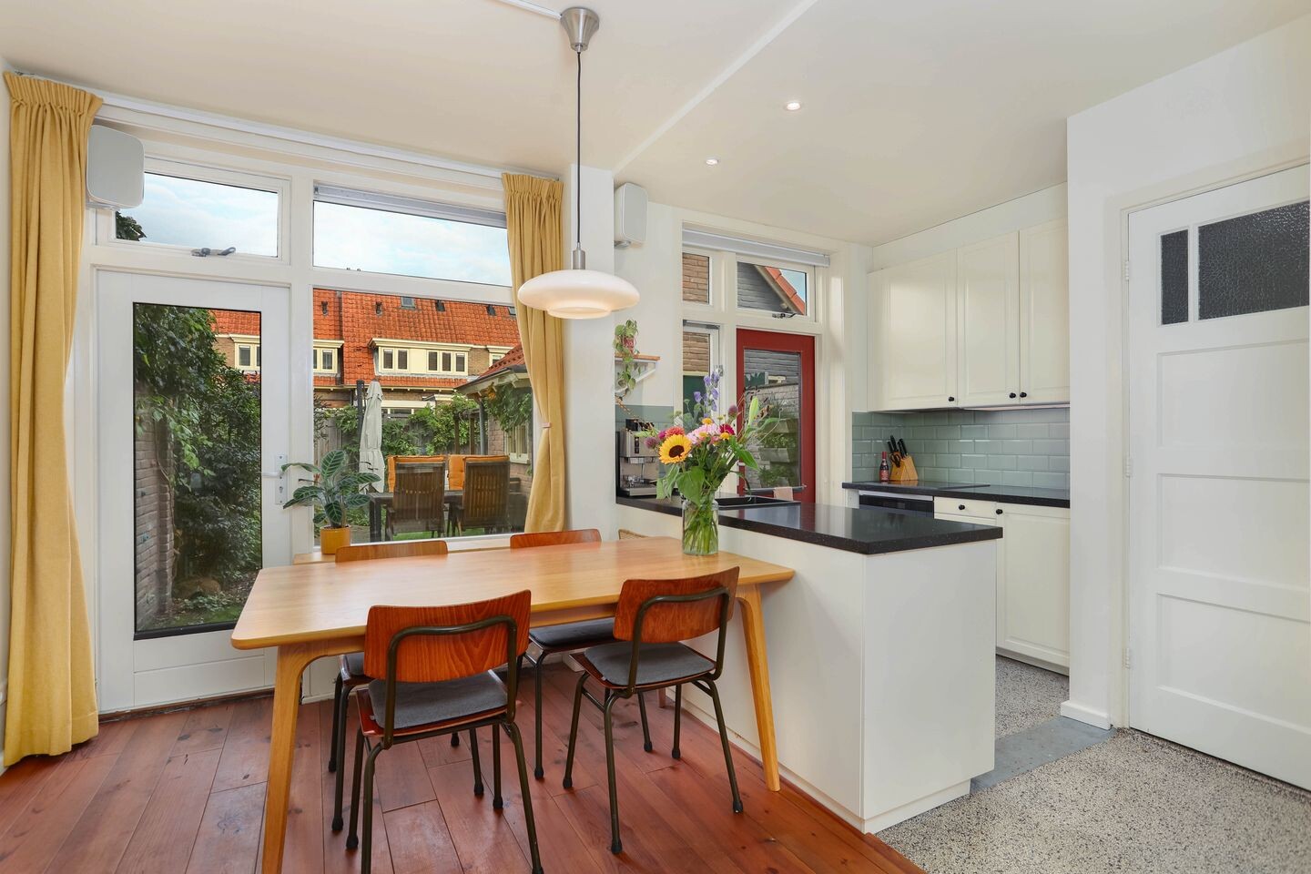 Tussenwoning te koop: Luit Blomstraat 20, Utrecht