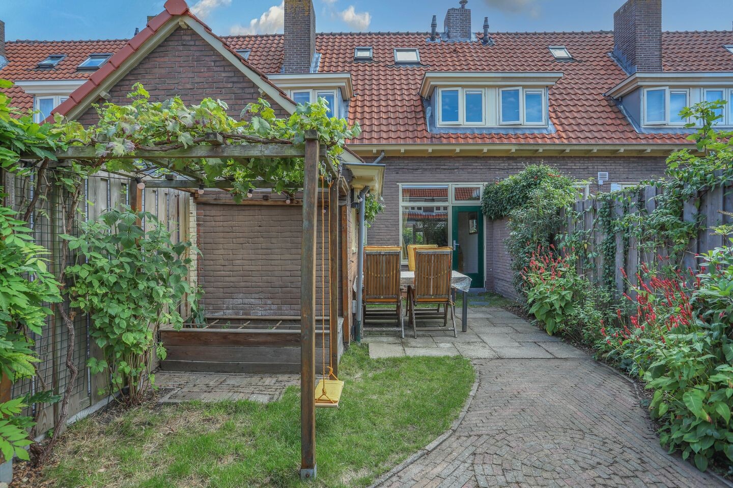 Tussenwoning te koop: Luit Blomstraat 20, Utrecht
