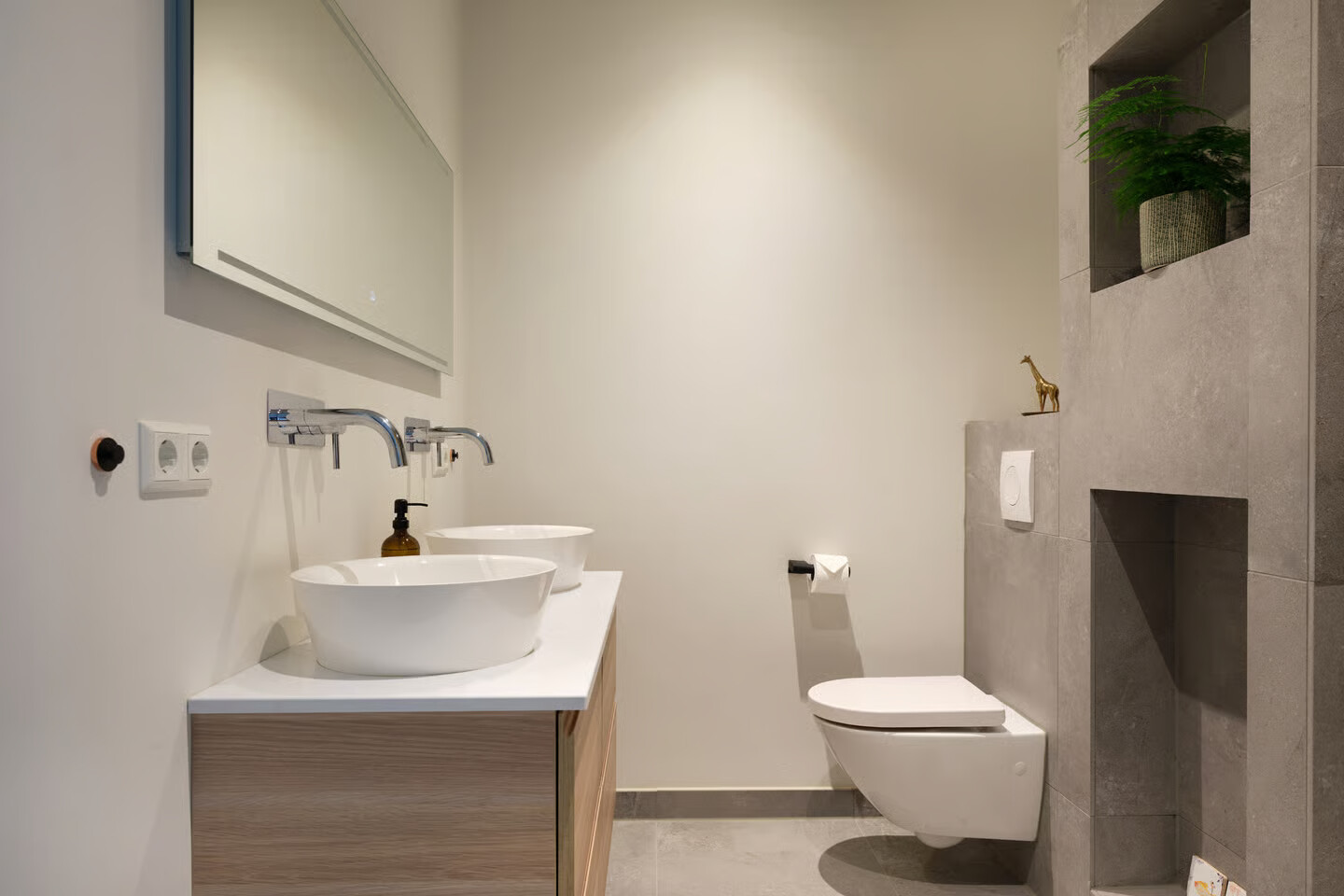 Appartement te koop: Sartreweg 144, Utrecht