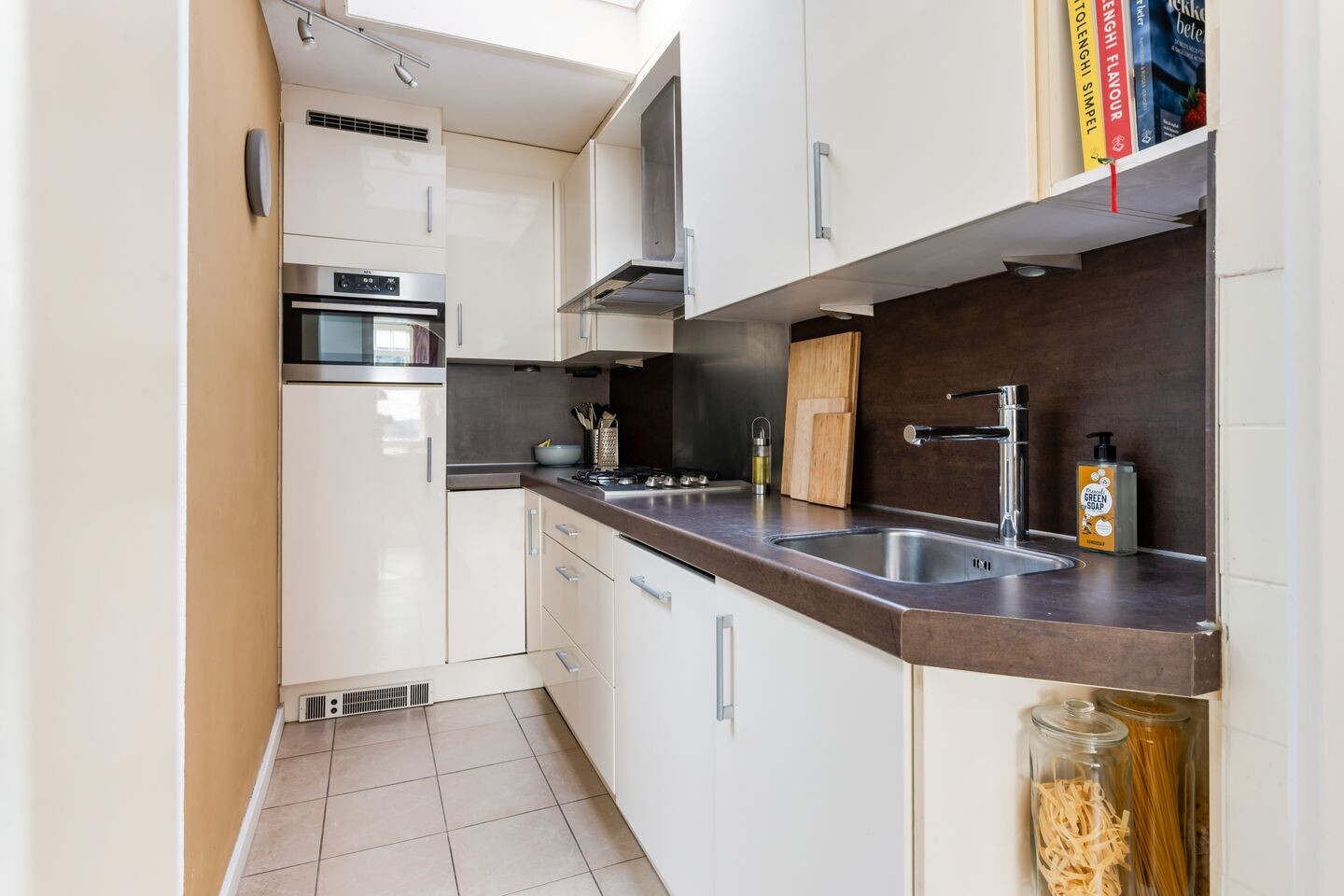 Tussenwoning te koop: Zonstraat 6, Utrecht