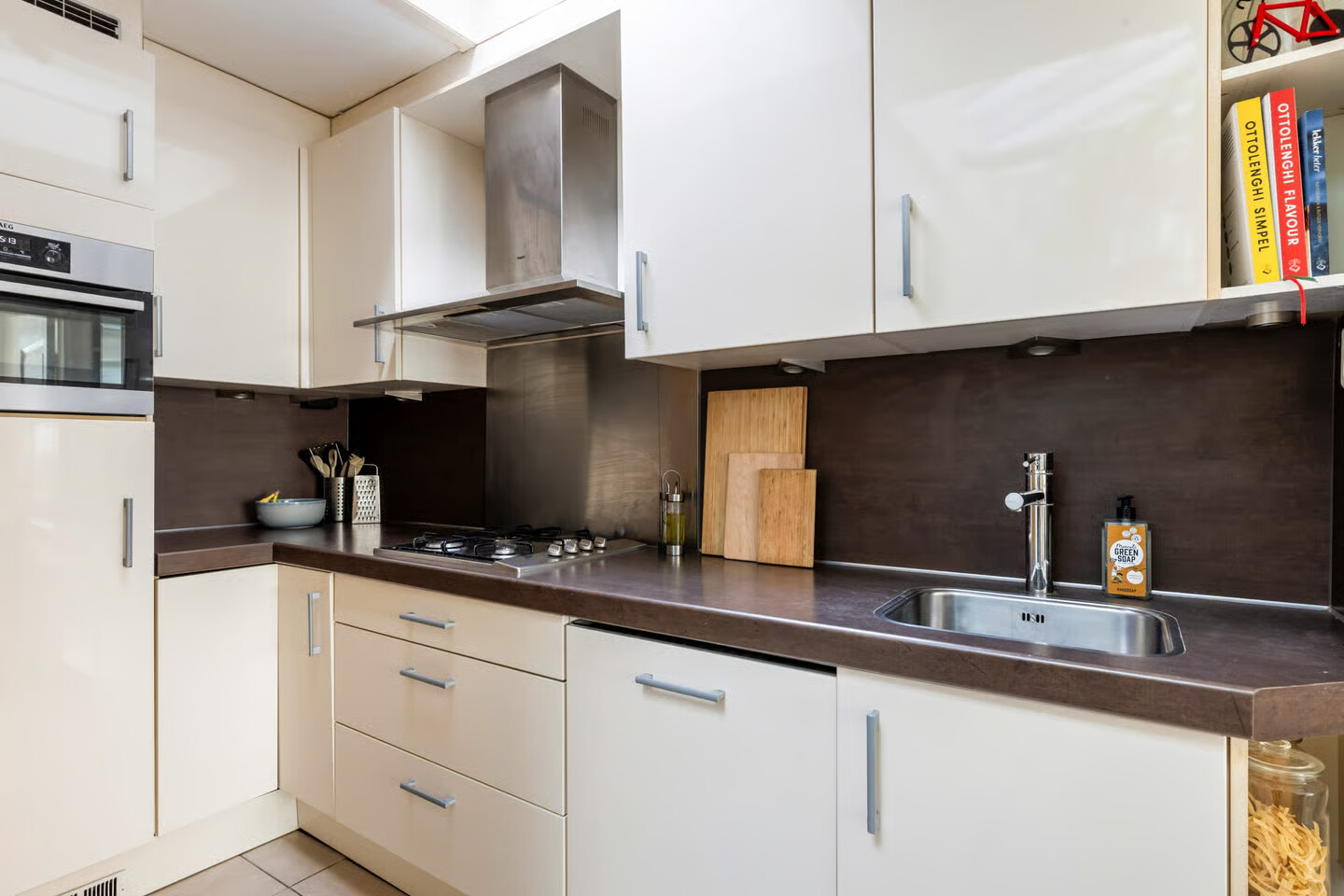 Tussenwoning te koop: Zonstraat 6, Utrecht