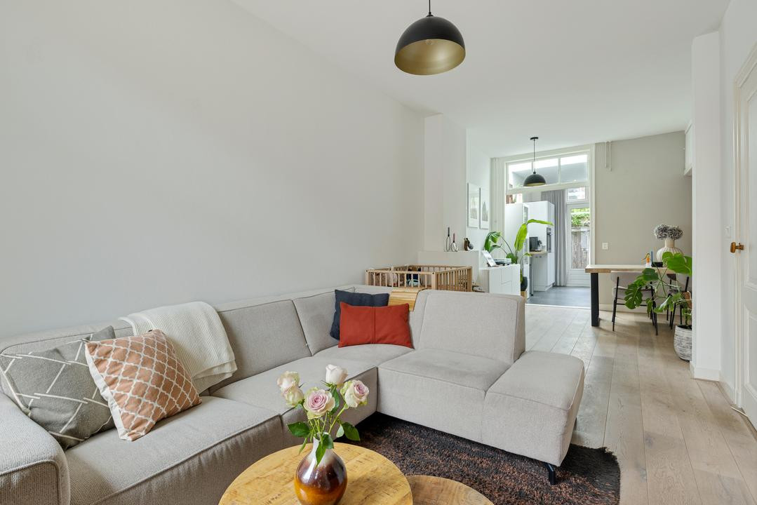 Tussenwoning te koop: Van der Helststraat 30, Utrecht