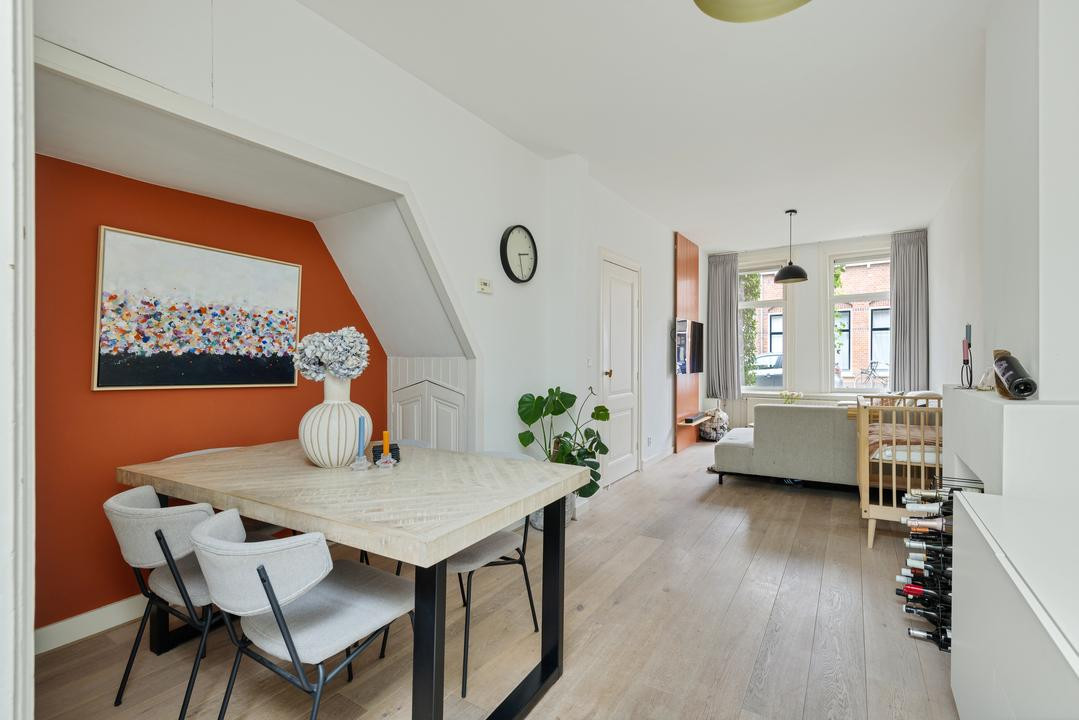Tussenwoning te koop: Van der Helststraat 30, Utrecht