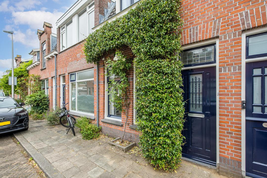Tussenwoning te koop: Van der Helststraat 30, Utrecht