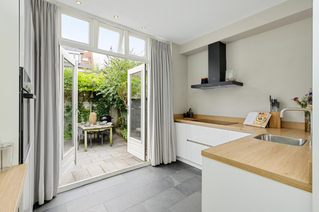 Tussenwoning te koop: Van der Helststraat 30, Utrecht