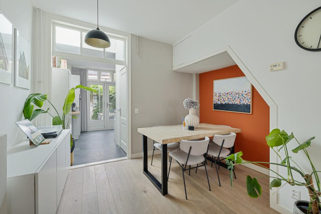 Tussenwoning te koop: Van der Helststraat 30, Utrecht