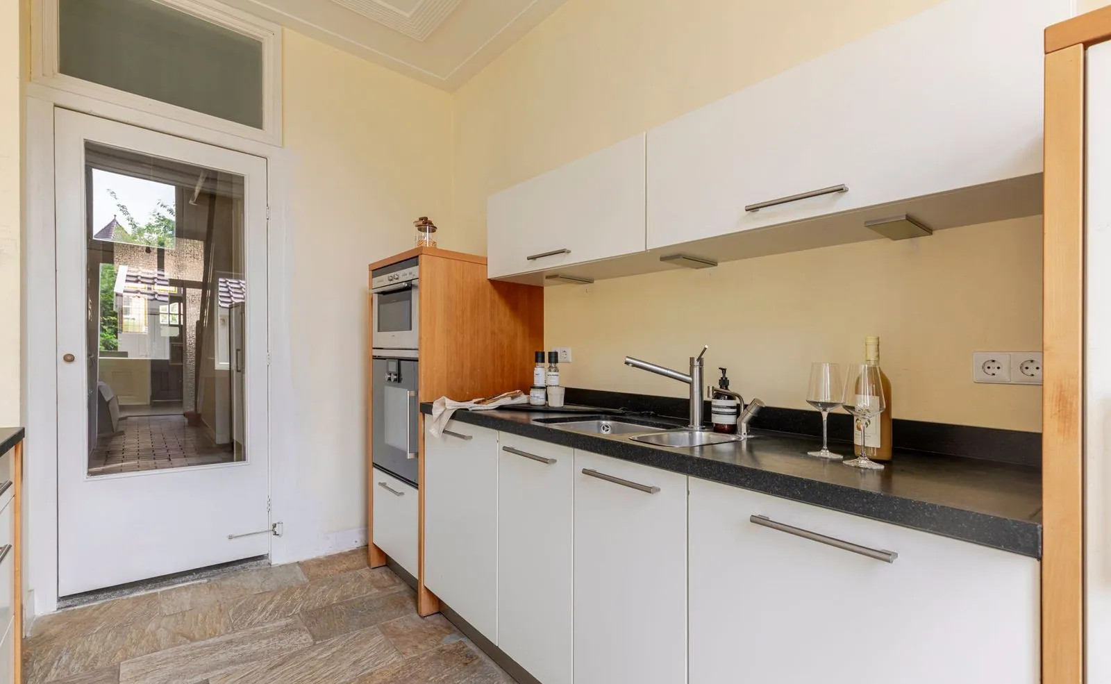 Tussenwoning te koop: Willem de Zwijgerstraat 1, Utrecht