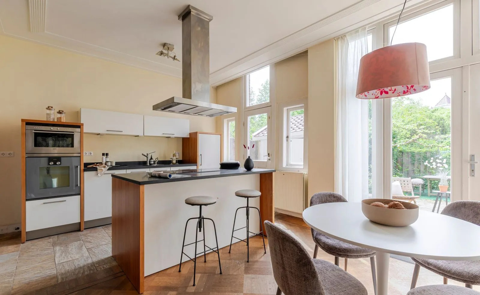 Tussenwoning te koop: Willem de Zwijgerstraat 1, Utrecht