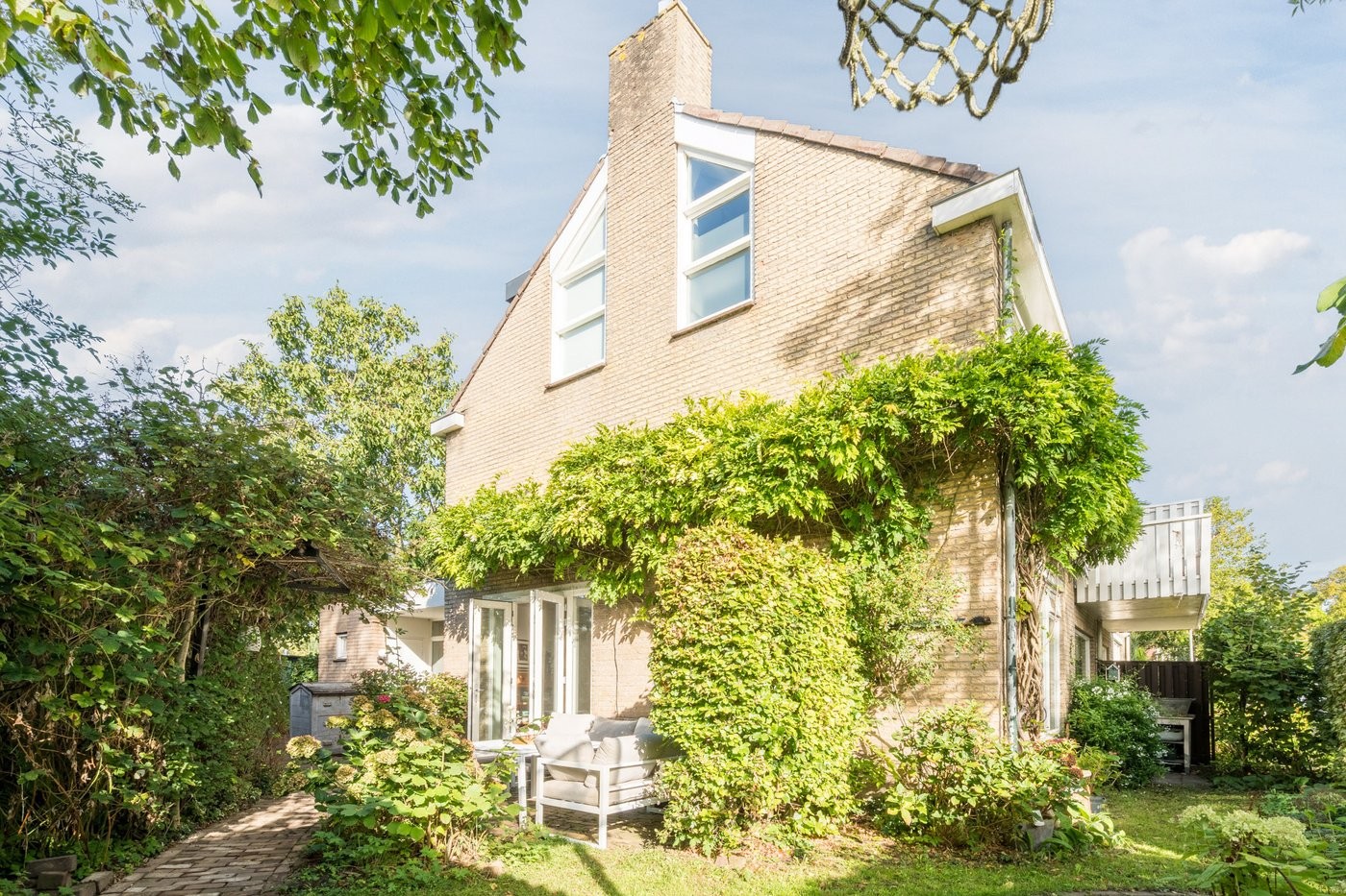 Twee-onder-één-kap te koop: Beethovenlaan 4, Maarssen