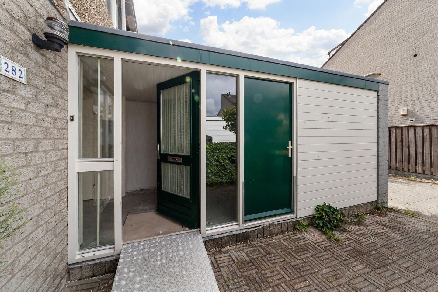 Tussenwoning te koop: Bloemstede 282, Maarssen