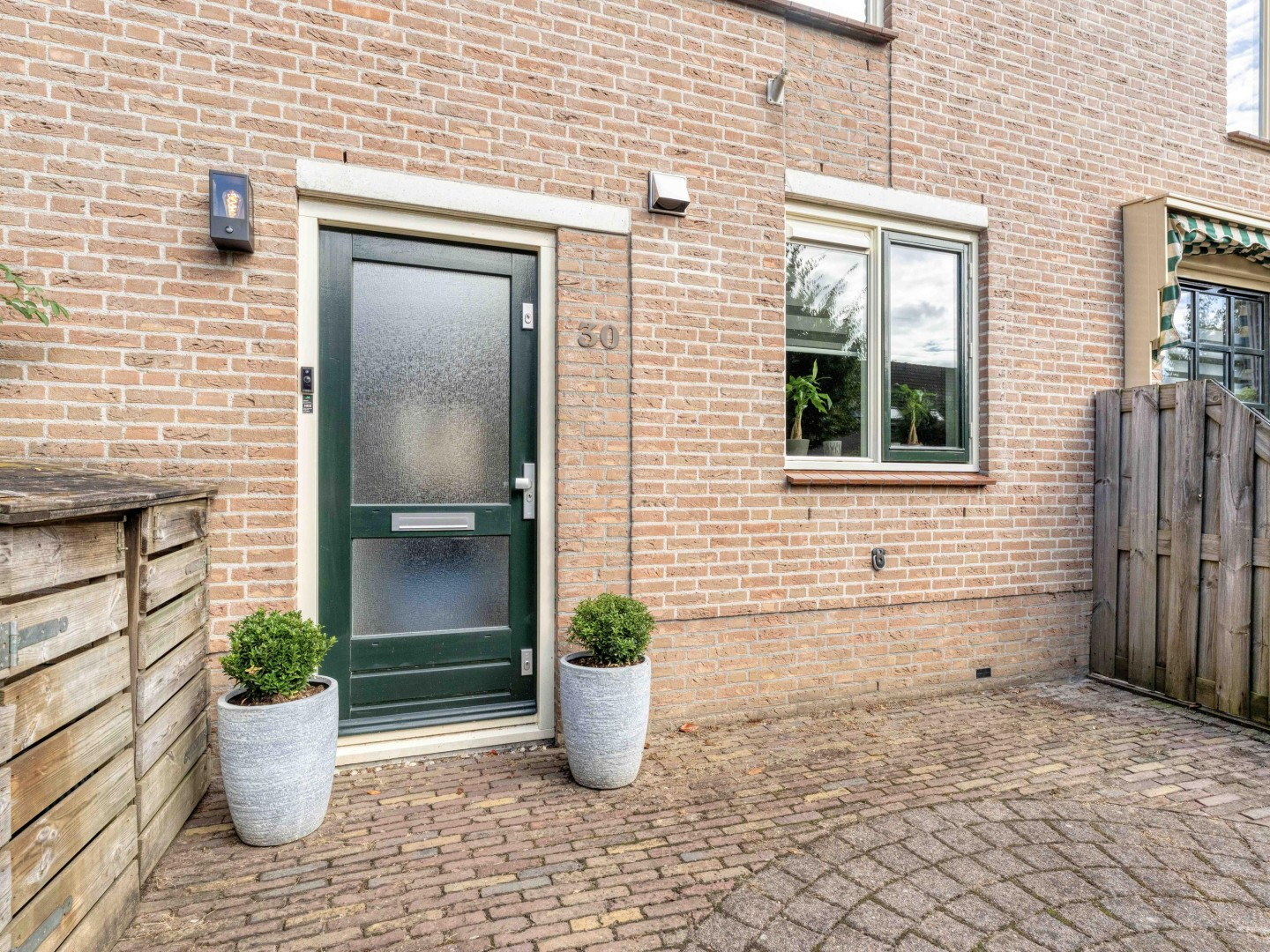 Tussenwoning te koop: Damastbloem 30, Breukelen