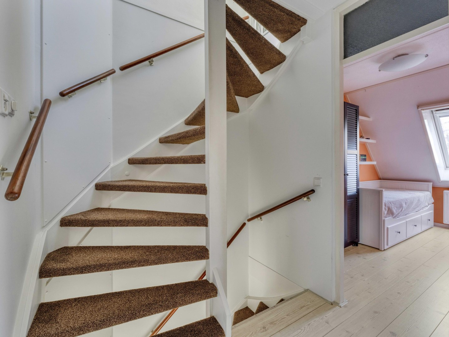 Tussenwoning te koop: Damastbloem 30, Breukelen