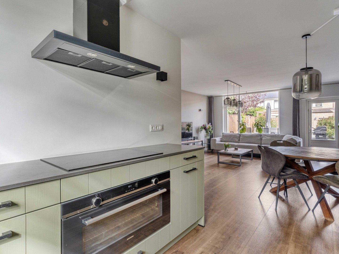 Tussenwoning te koop: Damastbloem 30, Breukelen