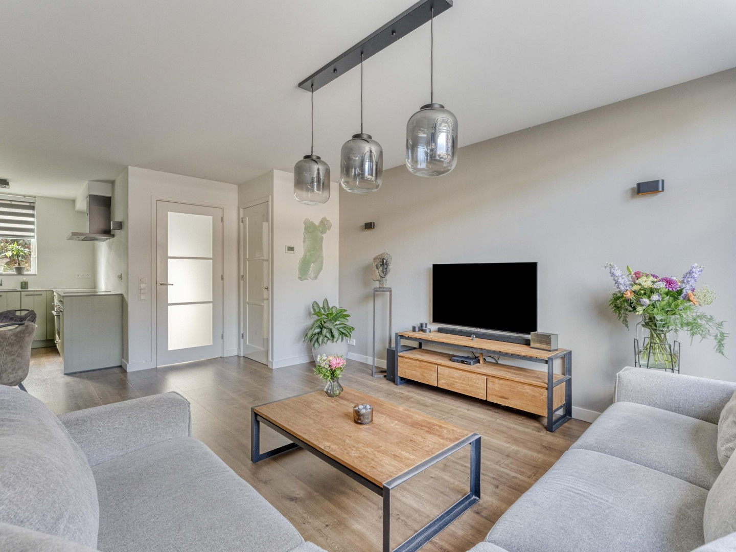 Tussenwoning te koop: Damastbloem 30, Breukelen