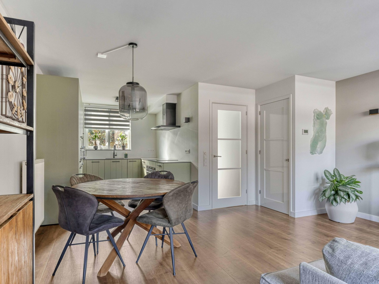 Tussenwoning te koop: Damastbloem 30, Breukelen