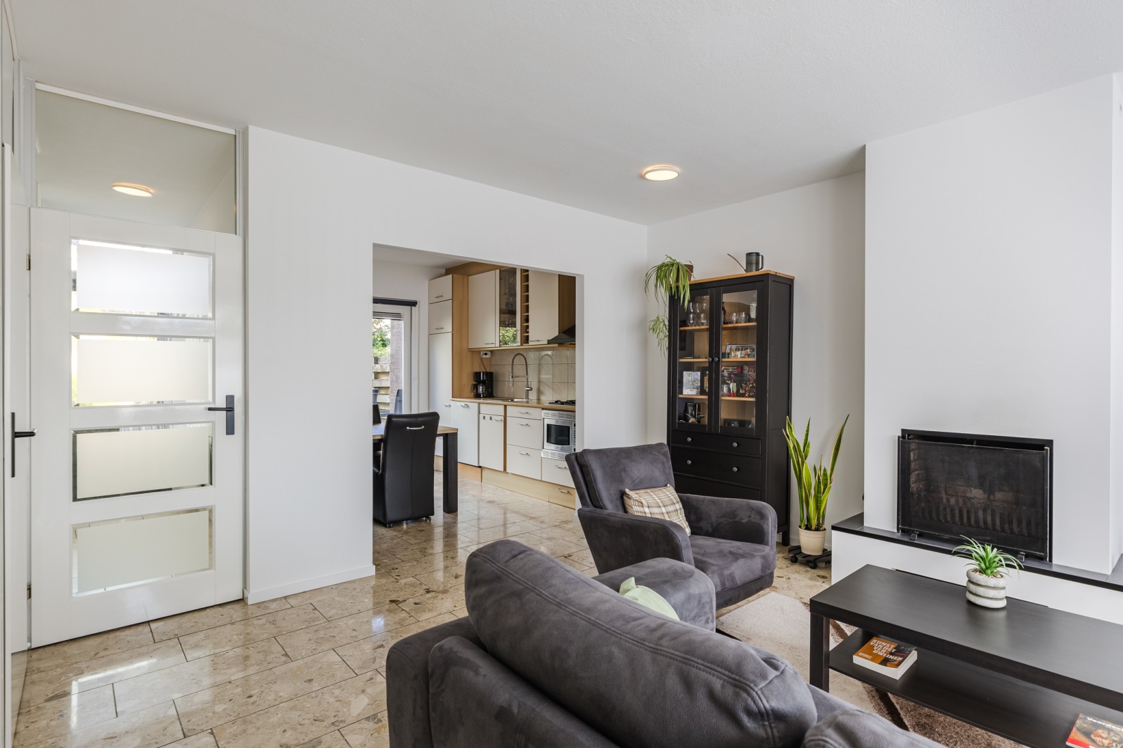Tussenwoning te koop: Scholekster 42, Mijdrecht