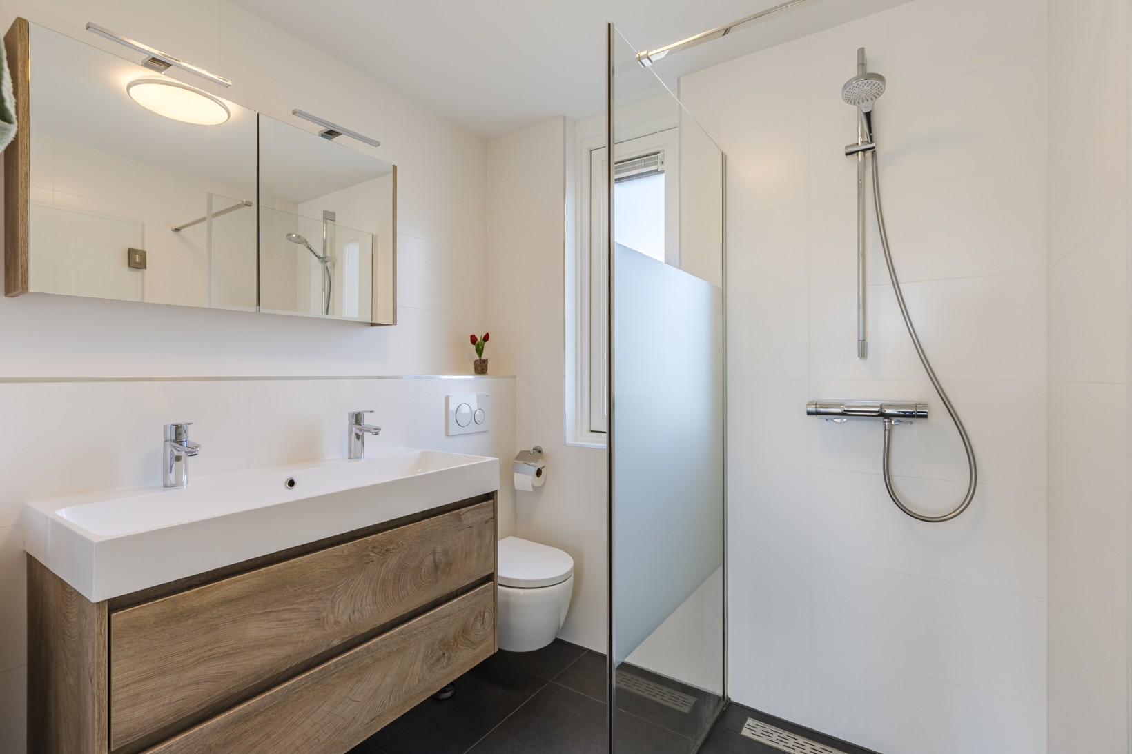 Tussenwoning te koop: Scholekster 42, Mijdrecht
