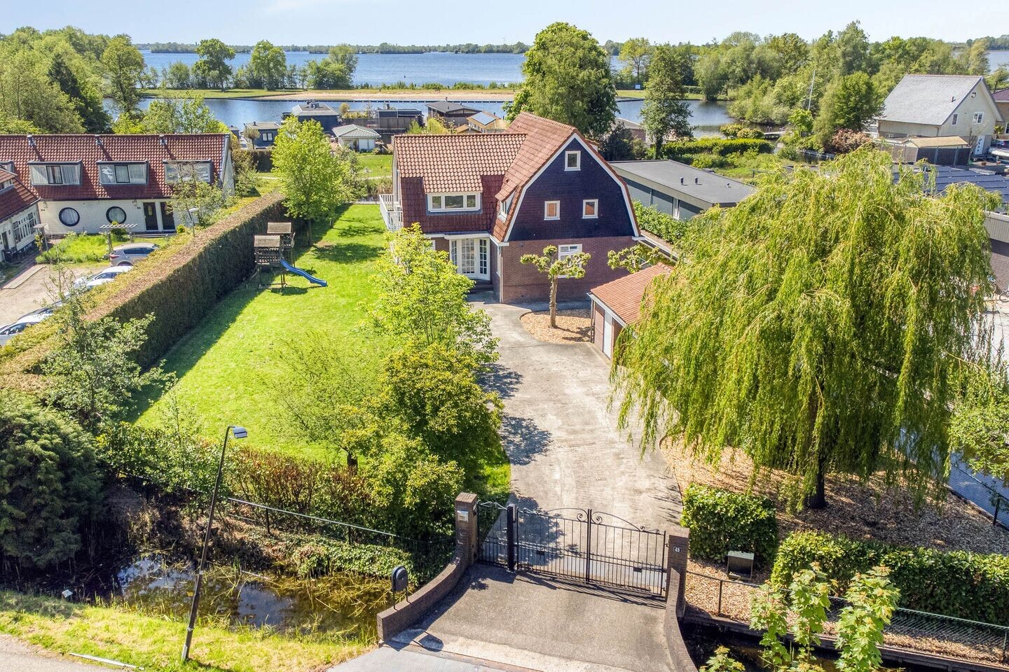Vrijstaande woning te koop: Vinkenkade 43, Vinkeveen