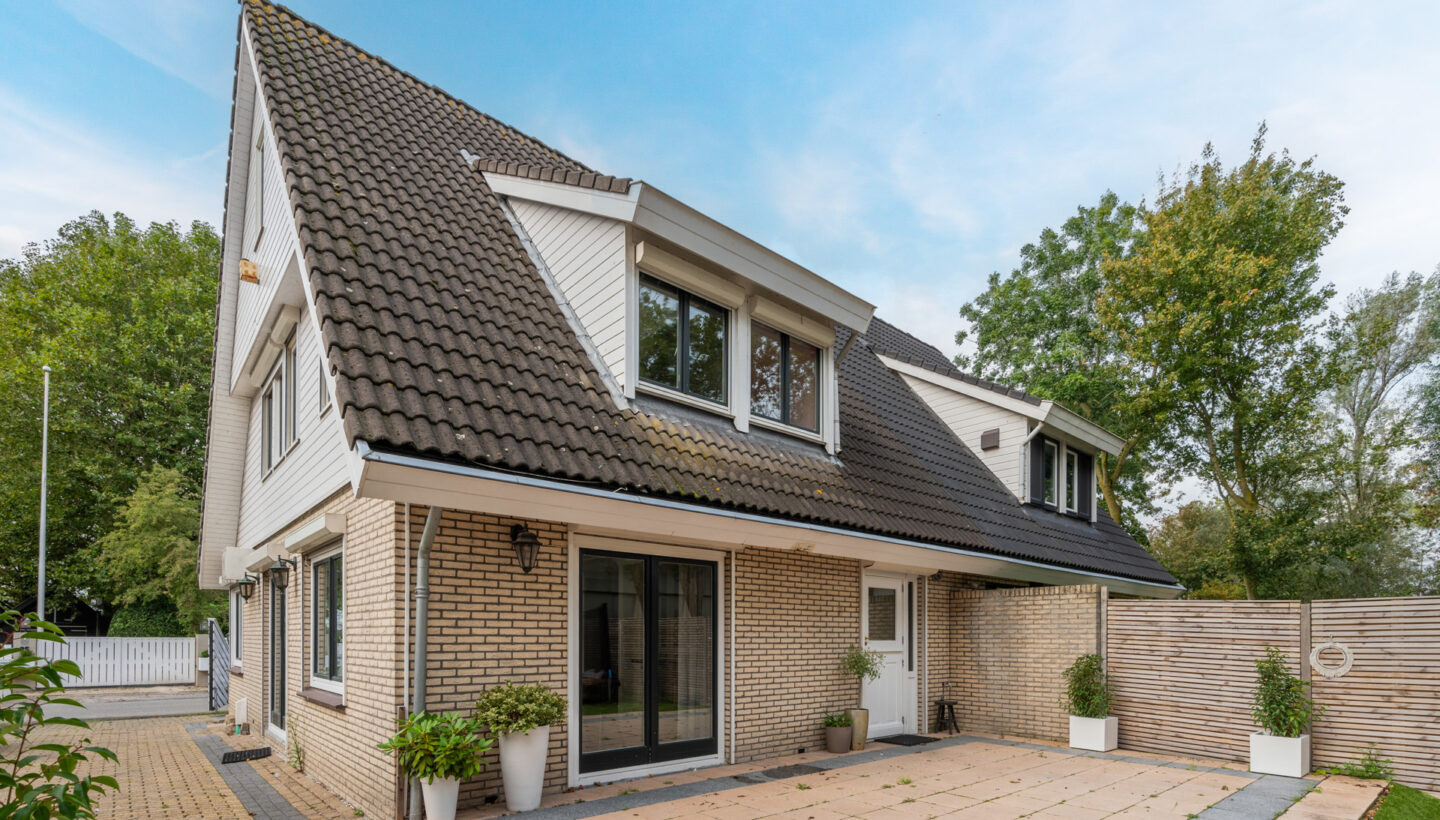 Twee-onder-één-kap te koop: Groenlandse kade 18, Vinkeveen
