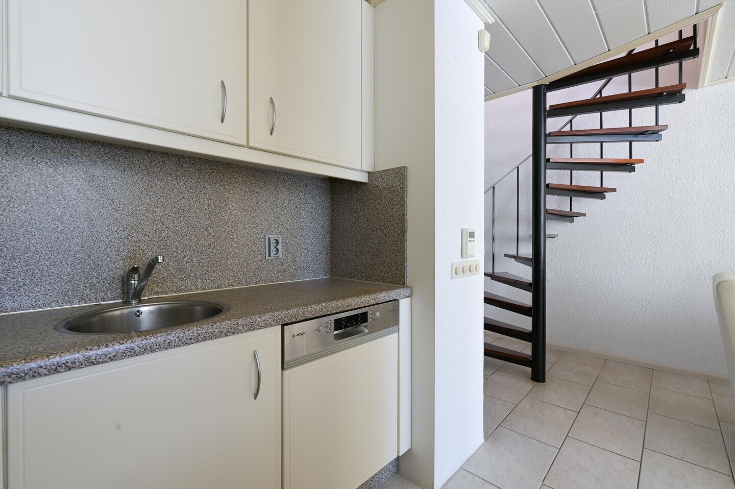 Tussenwoning te koop: Aetsveld 9, Vinkeveen