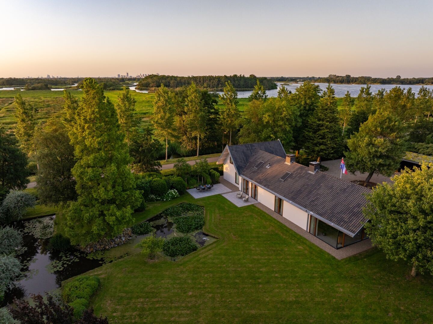 Vrijstaande woning te koop: Botsholsedwarsweg 3, Waverveen