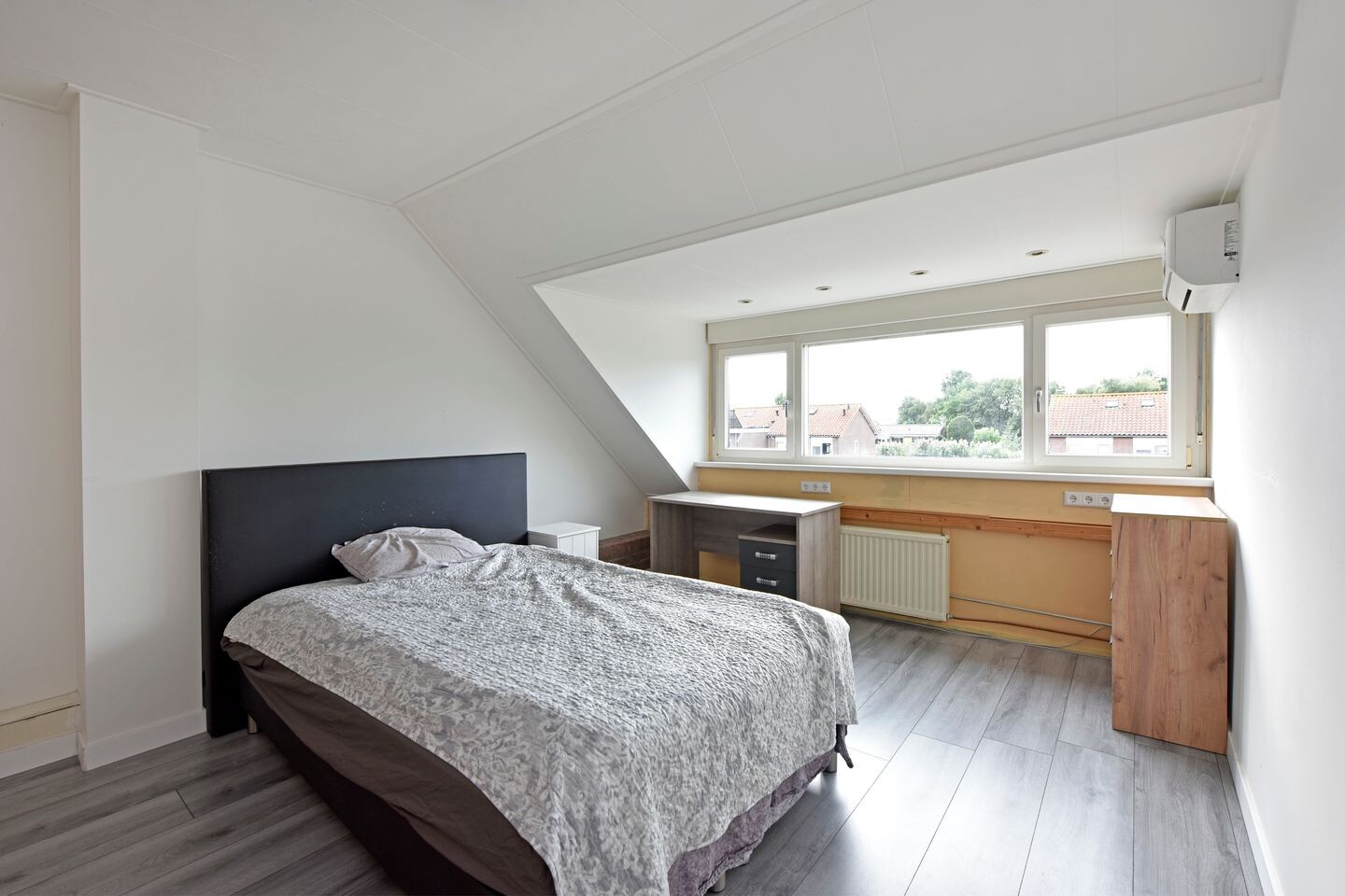 Tussenwoning te koop: Lijsterstraat 10, Woerdense Verlaat