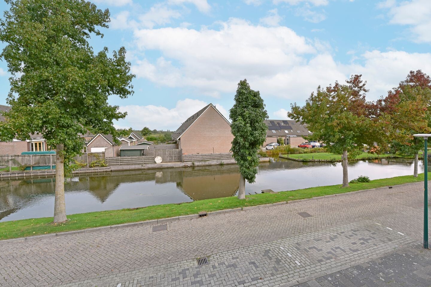 Tussenwoning te koop: Lijsterstraat 10, Woerdense Verlaat