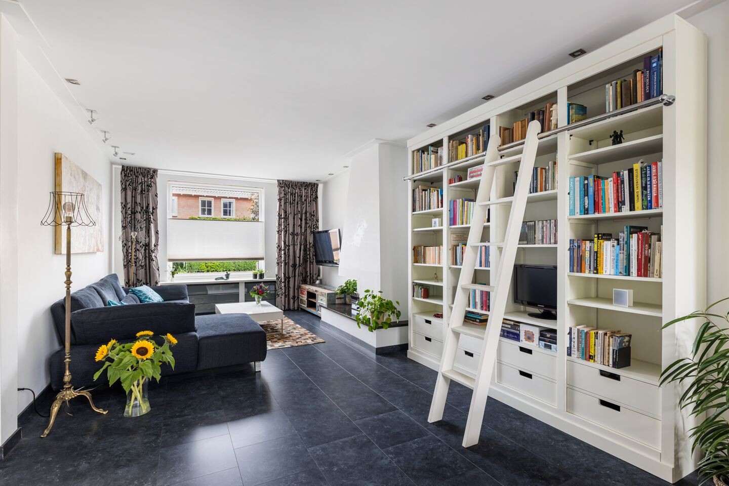 Tussenwoning te koop: Bloemenheuvellaan 21, Zeist