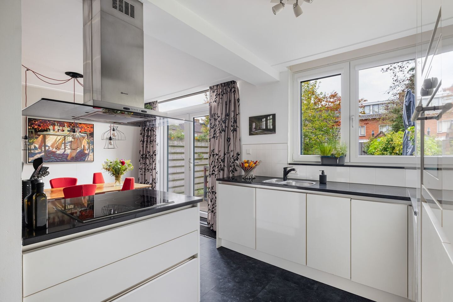 Tussenwoning te koop: Bloemenheuvellaan 21, Zeist