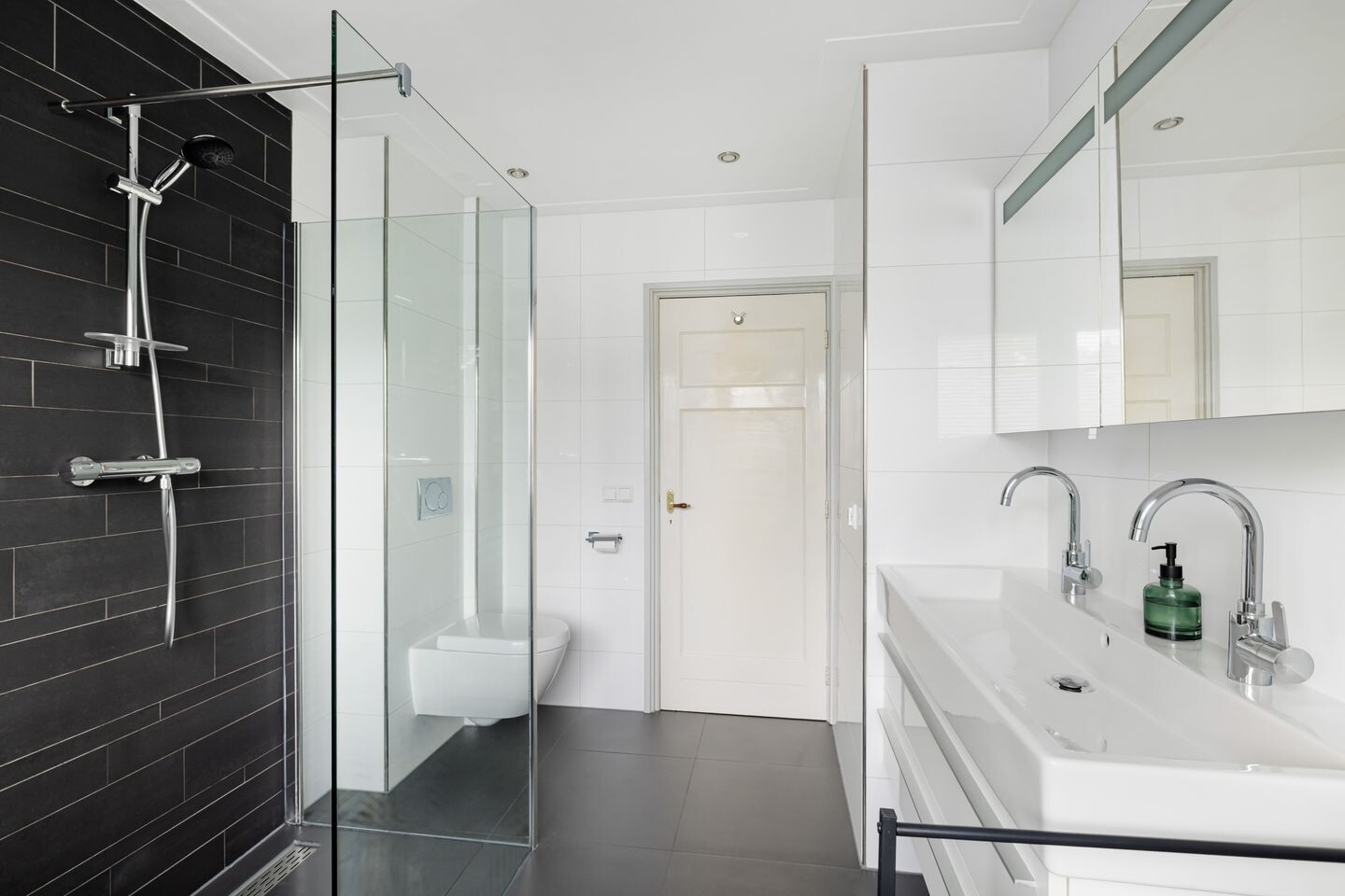 Tussenwoning te koop: Bloemenheuvellaan 21, Zeist