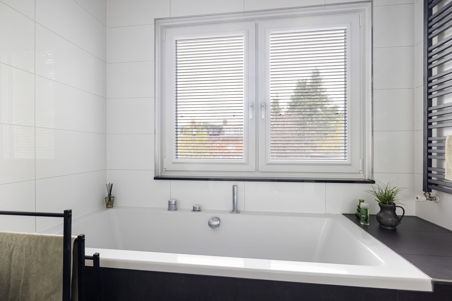 Tussenwoning te koop: Bloemenheuvellaan 21, Zeist
