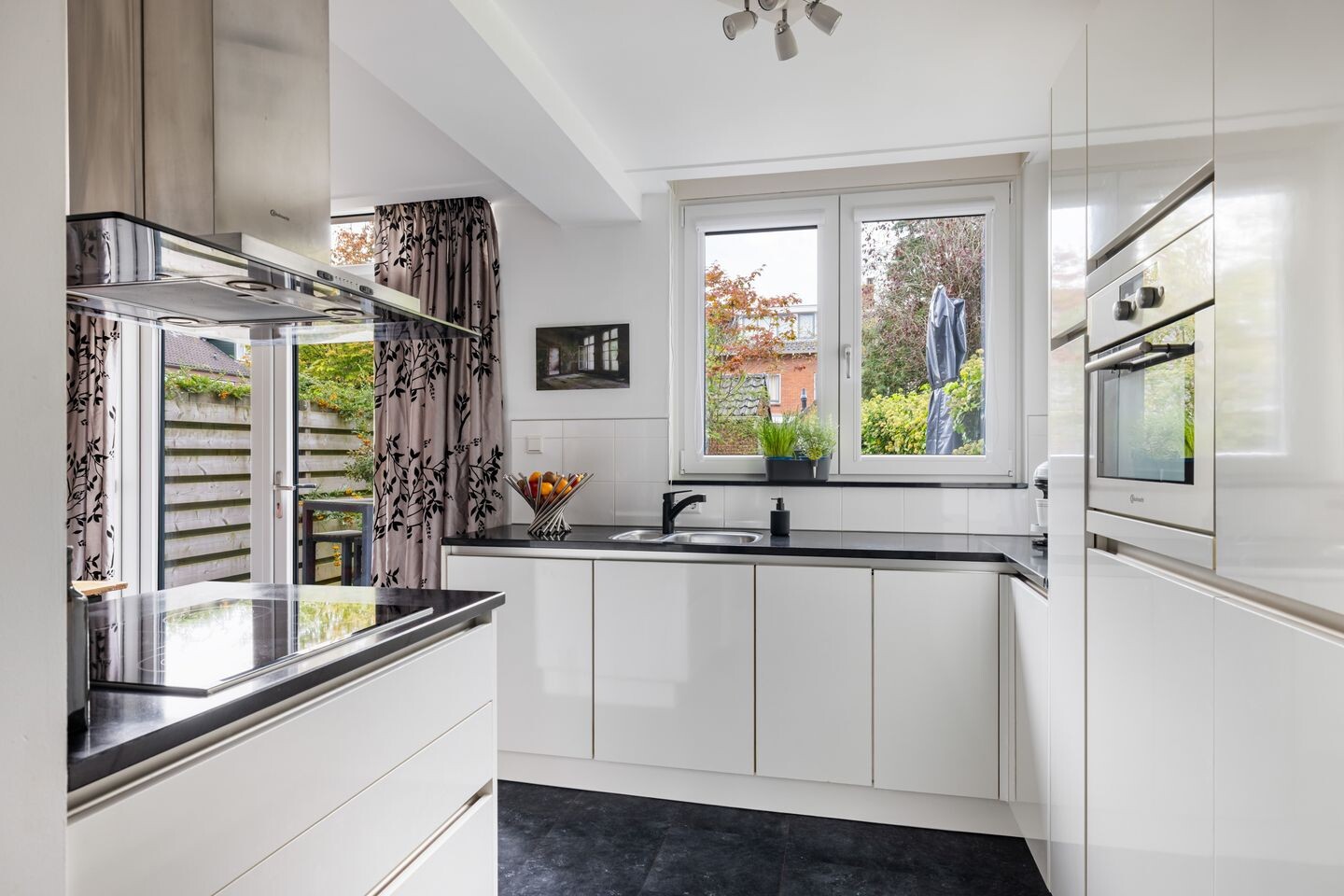 Tussenwoning te koop: Bloemenheuvellaan 21, Zeist