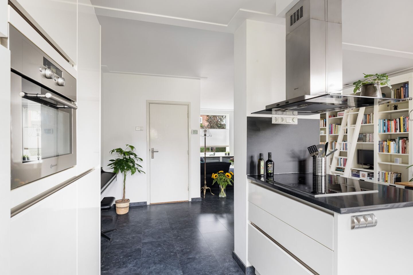 Tussenwoning te koop: Bloemenheuvellaan 21, Zeist
