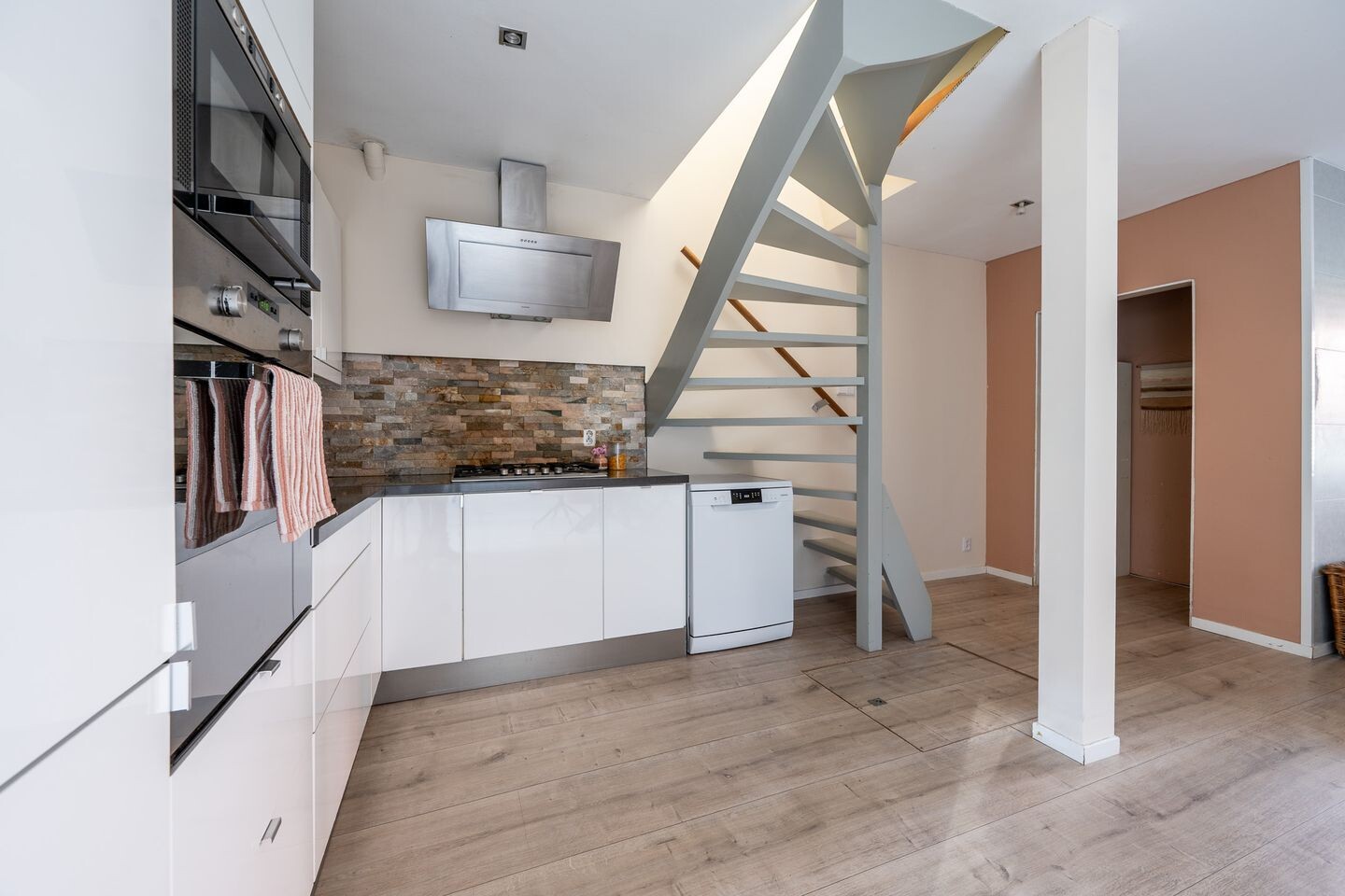 Tussenwoning te koop: Johan de Meesterstraat 6, Zeist