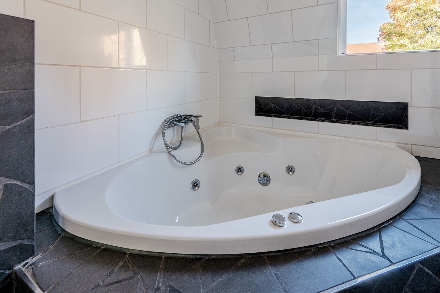 Tussenwoning te koop: Johan de Meesterstraat 6, Zeist
