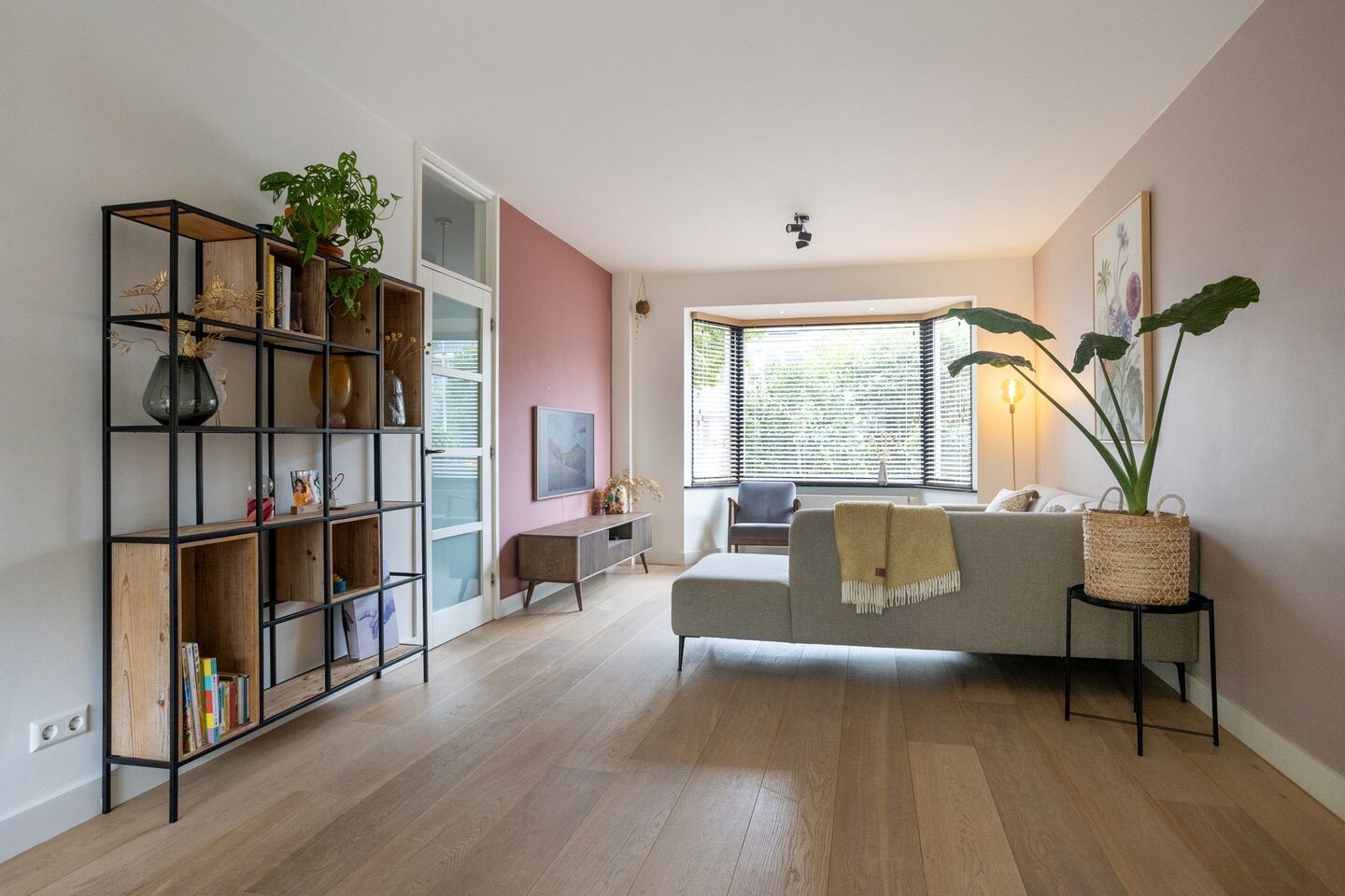 Tussenwoning te koop: Hannie Schaftlaan 13, Zeist