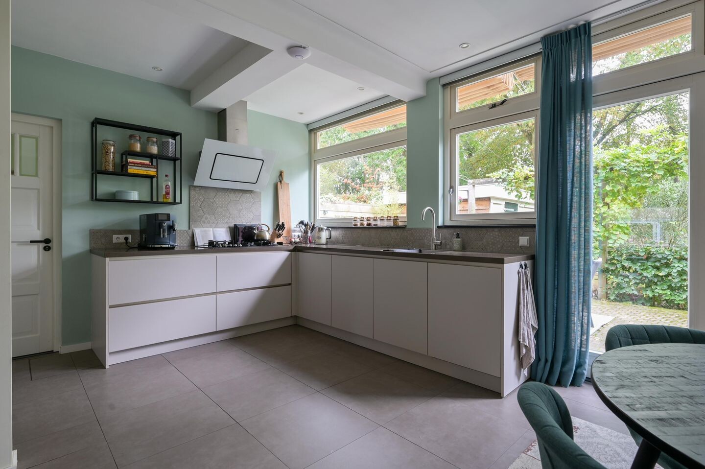 Tussenwoning te koop: Roemer Visscherlaan 33, Zeist