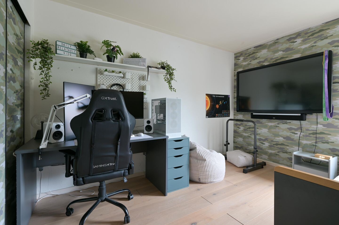 Tussenwoning te koop: Roemer Visscherlaan 33, Zeist